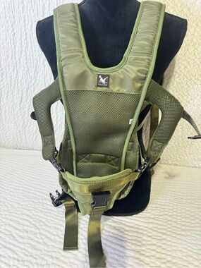 Tail Olive Green Pet Front Carrier - Comfortable Hands-Free Travel